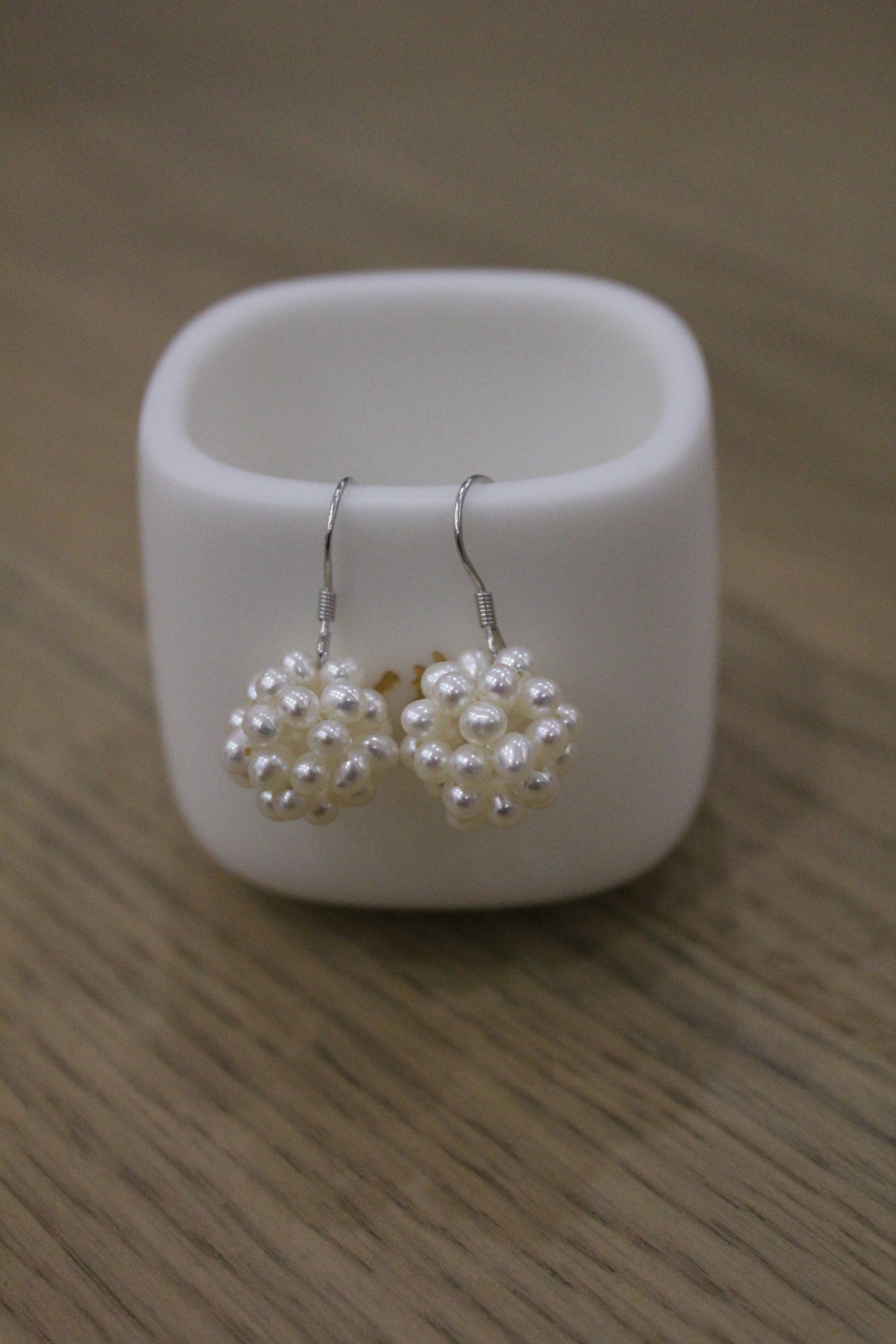 20mm Flower ball earring with sterling silver (White)