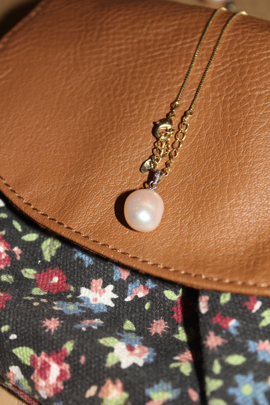 cultured pearl pendant